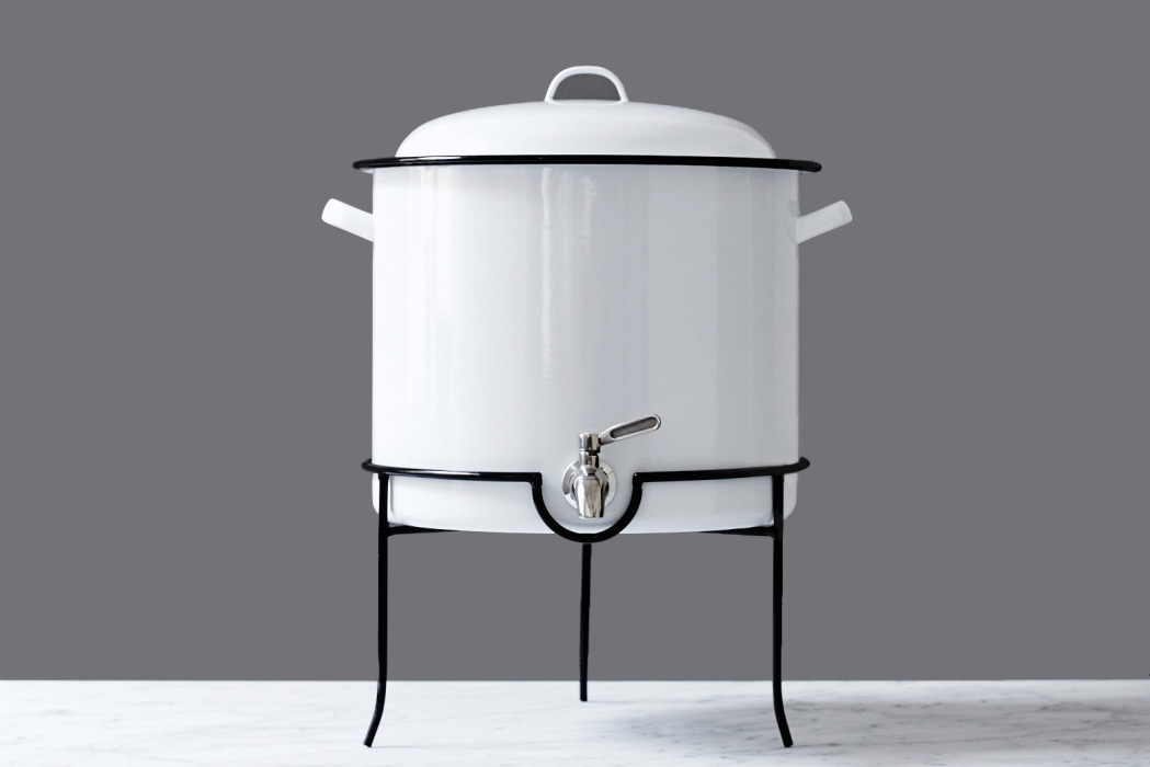 white-enamel-drinks-dispenser-10